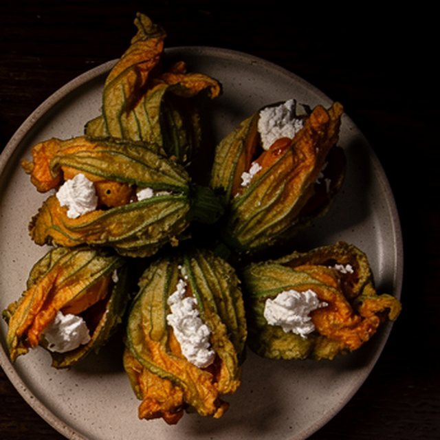Zucchini flowers stuffed with ricotta